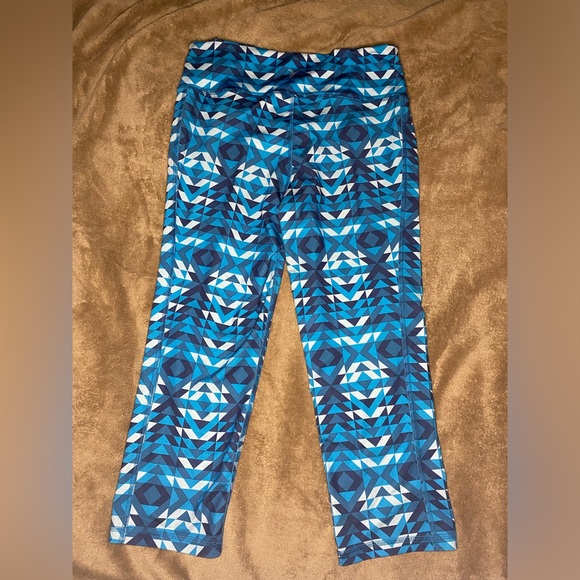 Lot of Old Navy Tights, Capris and Shorts Size Medium - Picture 8 of 9